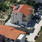 Im Erdgeschoss Fuer Zwei Personen Mit Einer Terrasse By Interhome Διαμέρισμα Brela