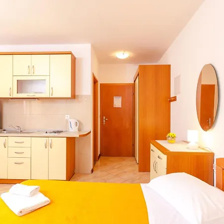 Διαμέρισμα Im Erdgeschoss Fuer Zwei Personen Mit Einer Terrasse By Interhome