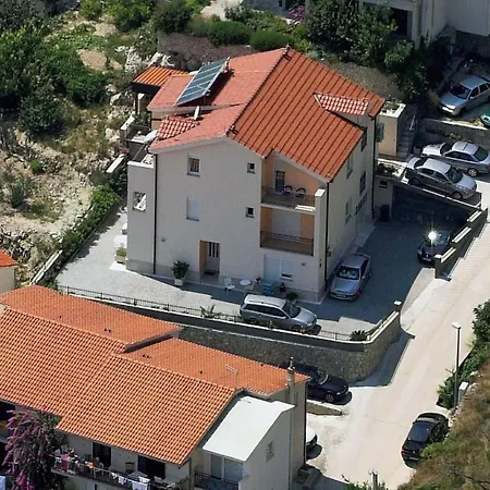 Im Erdgeschoss Fuer Zwei Personen Mit Einer Terrasse By Interhome Apartment Brela