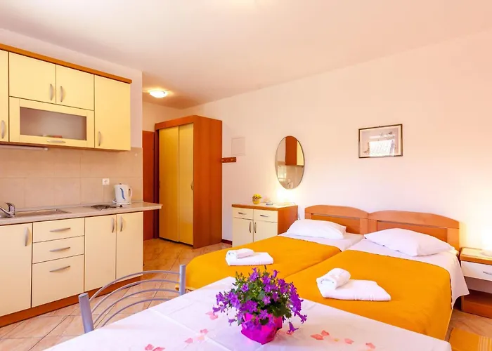 Im Erdgeschoss Fuer Zwei Personen Mit Einer Terrasse By Interhome Brela